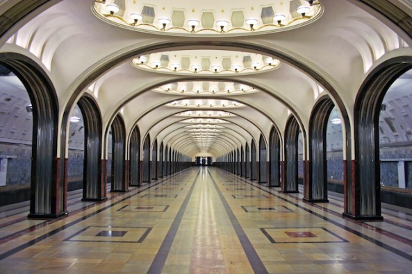 Mayakovskaya_metro_Moscú